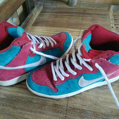 nike sb dunk high bloody gums