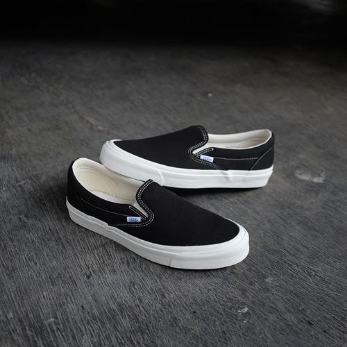 vans slip on vault black