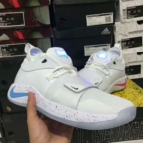 white nike pg 2.5