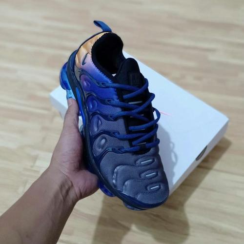 vapormax plus persian violet