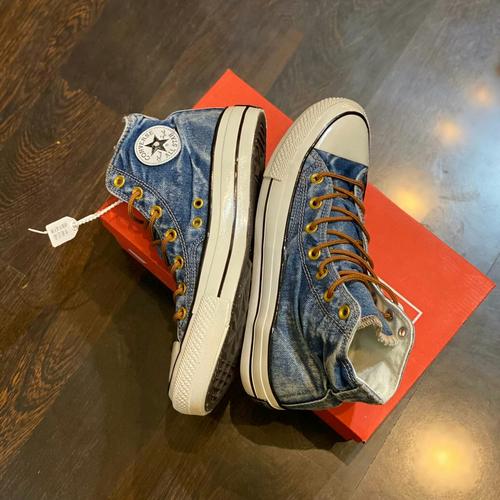 converse x levi's