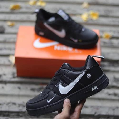nike triple black womens