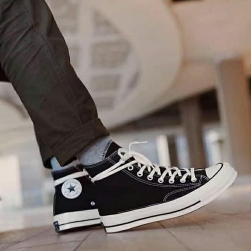 black hip top converse