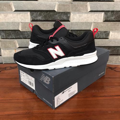 black new balance classics
