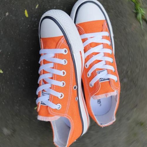 sepatu converse orange