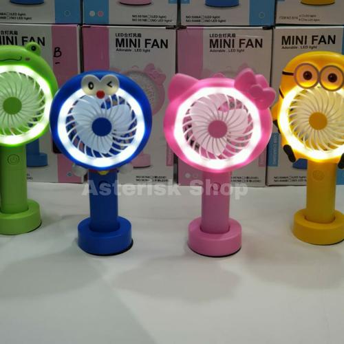 Foto Produk Kipas Angin Tangan Stand Portable Karakter ( Standing Mini Fan) dari AsteriskShop
