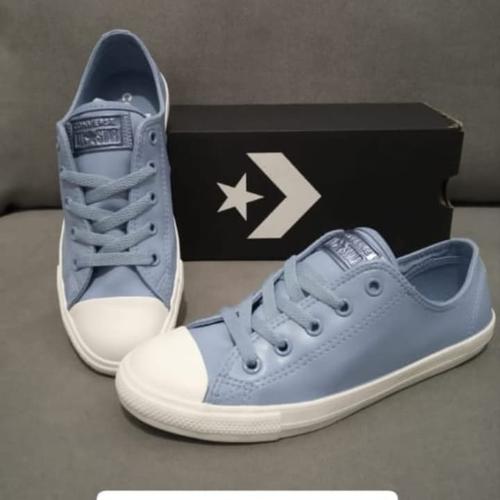 converse in mall