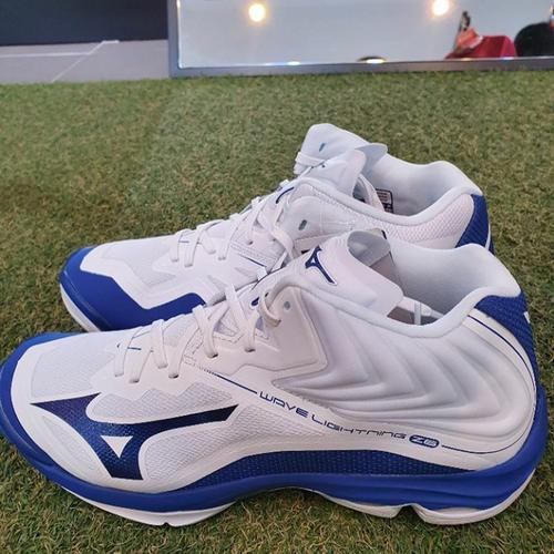Jual Sepatu Voli Mizuno Wave Lightning Z6 Mid White Blue Original - Kota  Tangerang - akarasport | Tokopedia