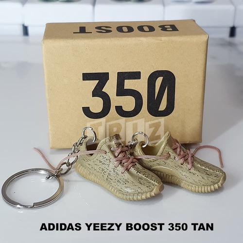 Gantungan Kunci Sepatu Sneakers Adidas Yeezy Boost 350 Tan Keychain 3D di  Triz Store_new Tokopedia