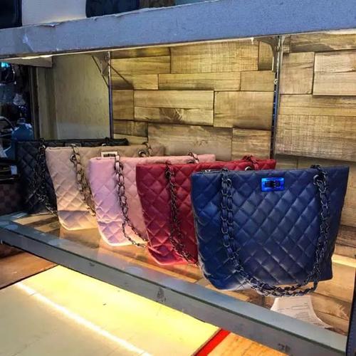 Foto Produk Tas Chanel Totte Klassik Uk 25 x 20 dari kzn_store