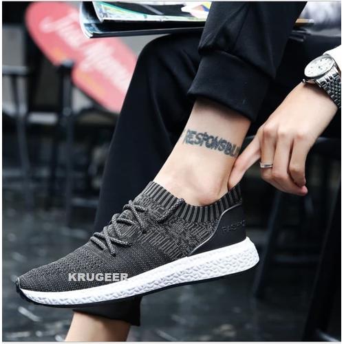 Foto Produk Sepatu Sneakers Pria Import Kets dan Kasual Slip On Model Terbaru 923 - Hitam, 40 dari KRUGEER