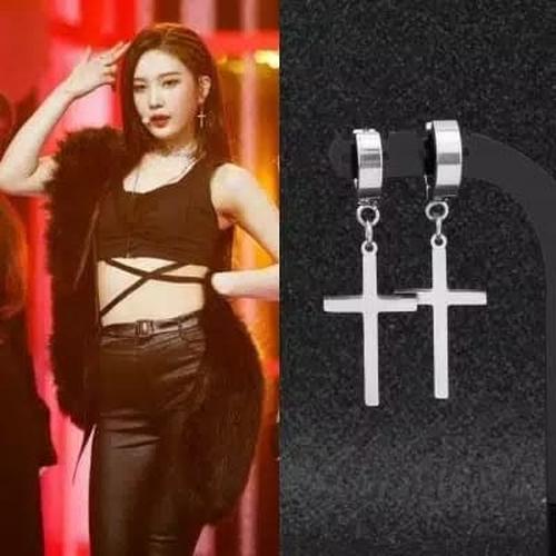 Foto Produk EE0385 - Anting Gantung Jepit Tanpa Tindik Pria Wanita Kpop Korea BTS dari Anneui Shop