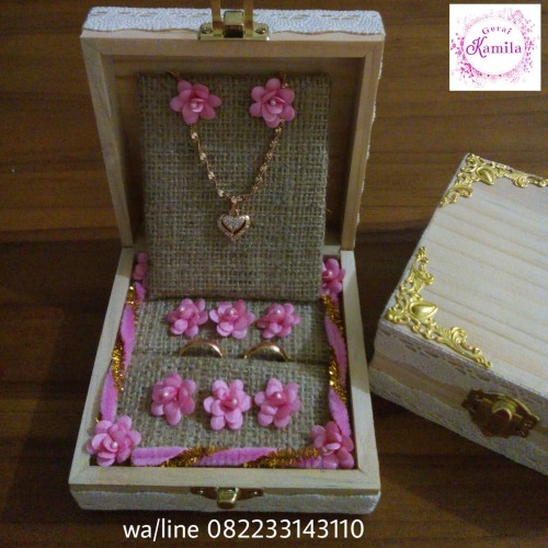 Foto Produk kotak kayu buat cincin dan kalung rustic hantaran seserahan nikahan dari Kotakcincin-bungaboneka