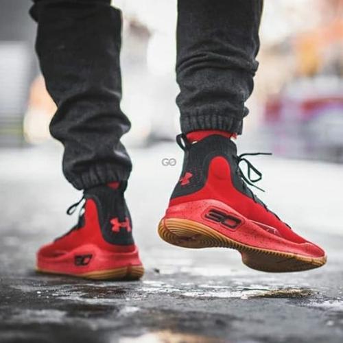 curry 4 red black gum