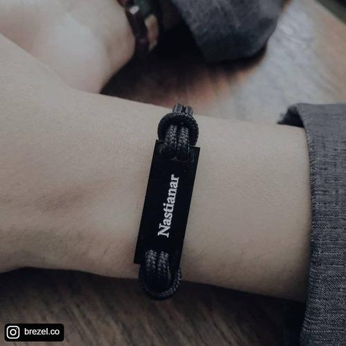 Foto Produk Gelang custom kode 'Persegi' dari brezel.co