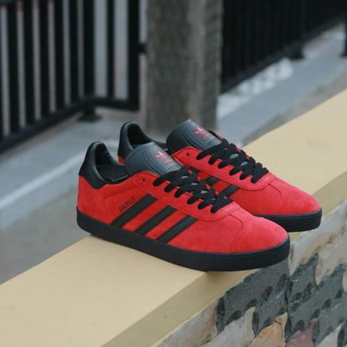 Jual Sepatu adidas gazelle red black 