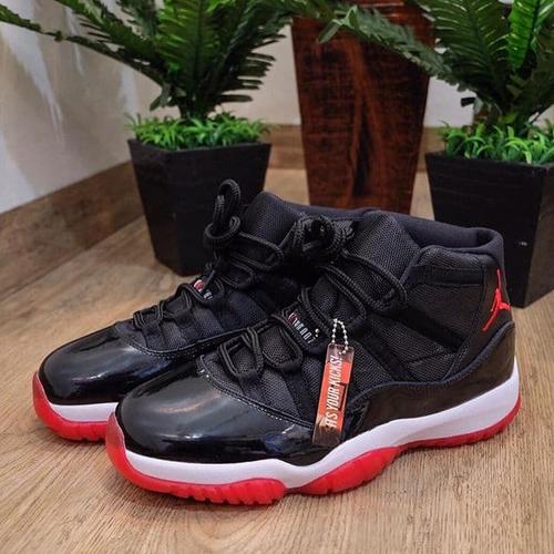 solid black jordan 11