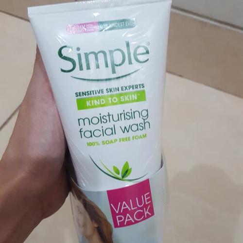 Foto Produk simple moisturising facial wash 150ml dari Macii and Miomio
