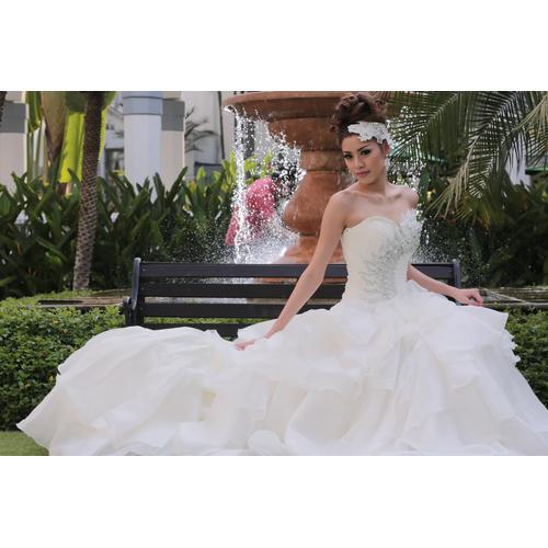 Jual W23 - Brand NEW Wedding Dress 