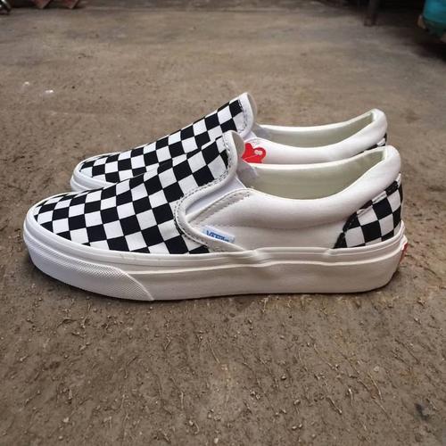 vans slip on checkerboard harga