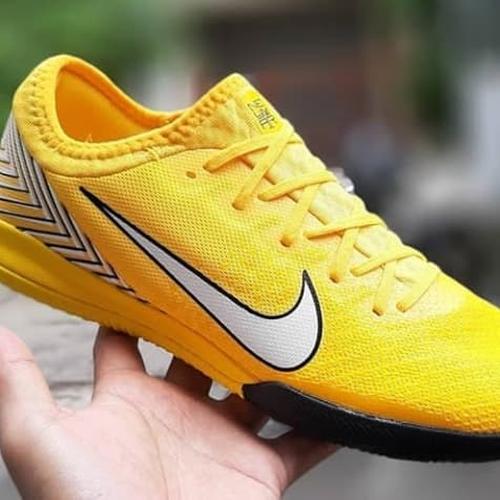 nike mercurial kuning