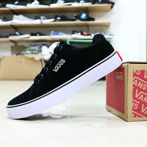Foto Produk Sepatu Kets Vans California Full Suede Black Logo Ring Besi dari KuyindShop