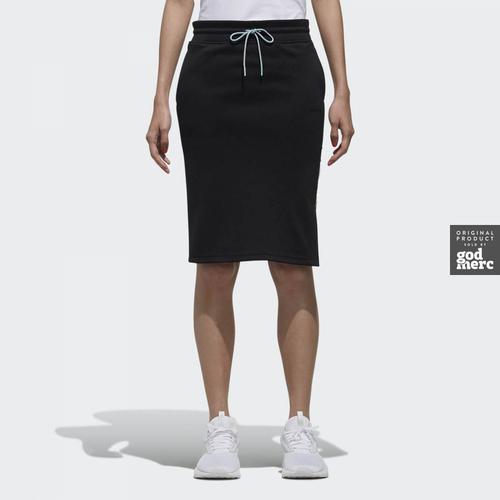 women's black skirt
