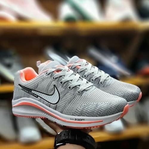 nike light gray shoes