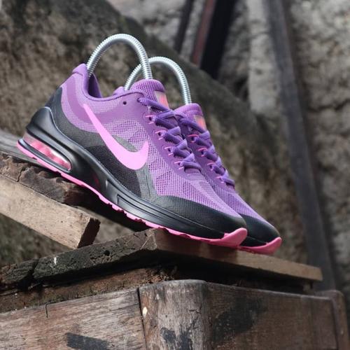 sepatu sport nike air max