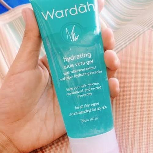 moisturizer wardah hydrating aloe vera gel