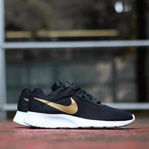 Nike tanjun store black gold original