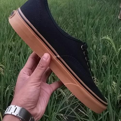 vans authentic on foot