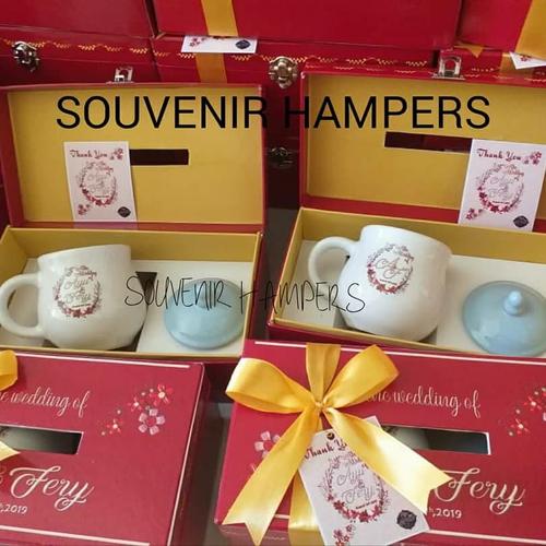 Foto Produk mug dot souvenir hardbox kotak tissue hampers dari Chloe boetik