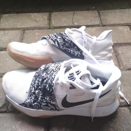 kyrie 4 low white black