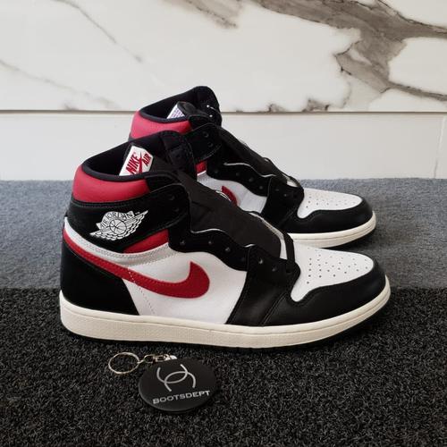 Air Jordan Retro Hi OG Gym Red (100% Authentic) (Size 44  Merah, 46 di Futsal Boots/boots Dept Tokopedia