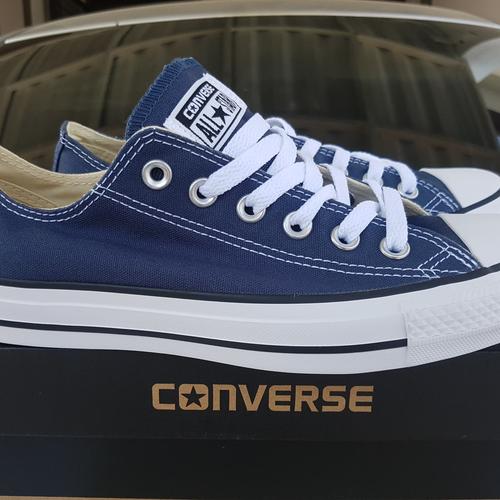 chucks navy low