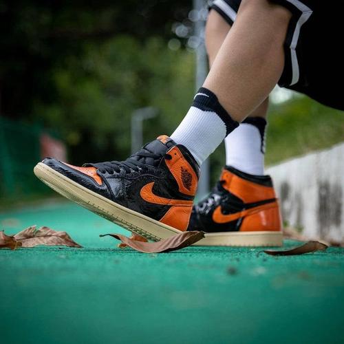 Jual Nike Air Jordan 1 Shattered Back 