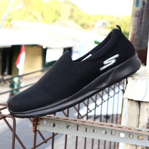 Foto Produk sepatu slip on Skechers full black dari KuyindShop