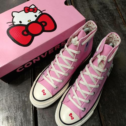 hello kitty converse pink