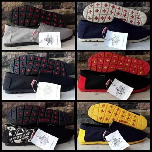 Foto Produk SEPATU WAKAI SLIP ON SHOES PRIA WANITA UNISEX dari Dikikaospolos