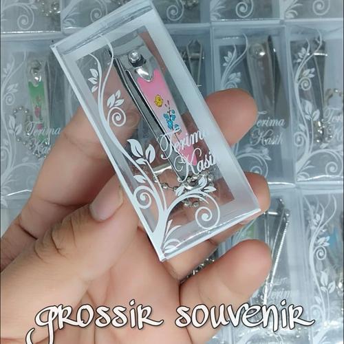 Foto Produk souvenir gunting kuku kemasan mika dari reyhan souvenir