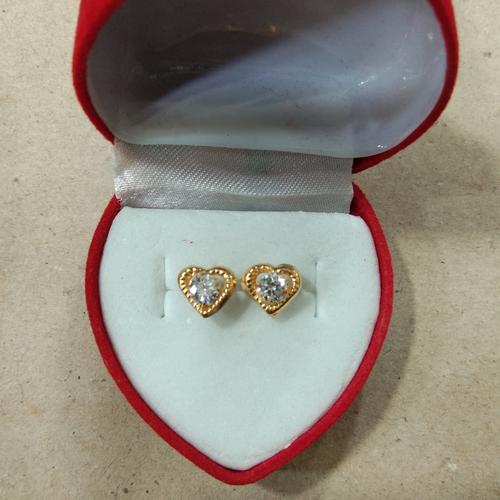 Foto Produk giwang love mata putih 1/2 gram emas muda dari pj hobby