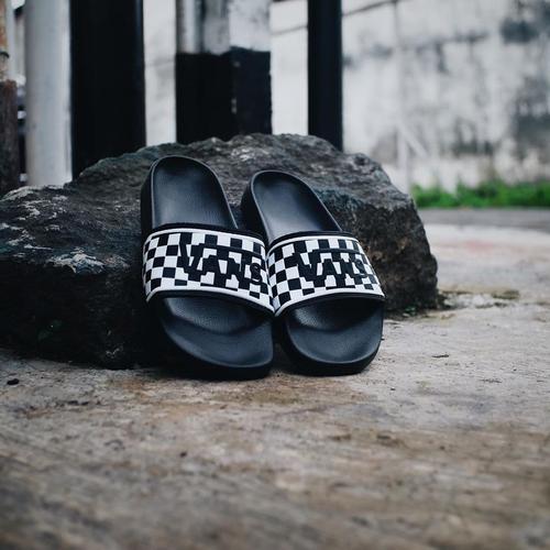 vans slides checkerboard black