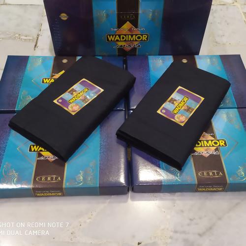 Foto Produk Sarung Wadimor Hitam Polos Tanpa Tumpal - Hitam dari Rodhiyah Collection