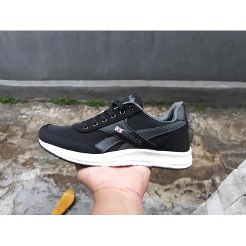 model sepatu reebok