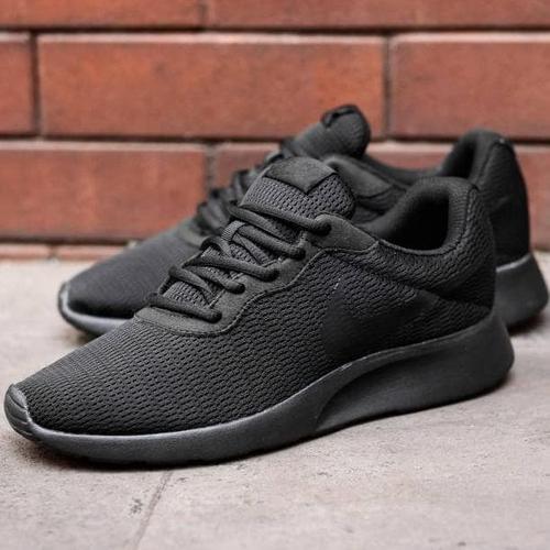 nike tanjun all black