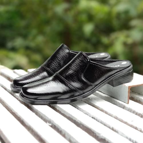 Foto Produk SEPATU SANDALSLOP BUSTONG KICKERS HITAM GILAP SIZE 39 - 43 dari Blue Twinkle