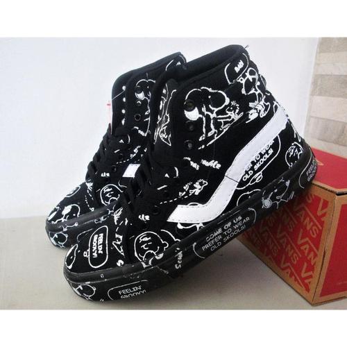 black snoopy vans