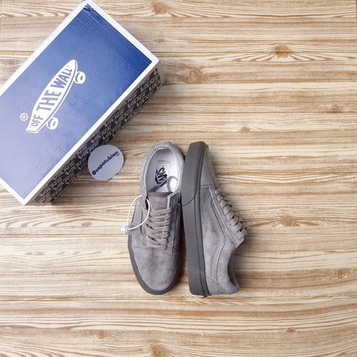 khaki suede vans