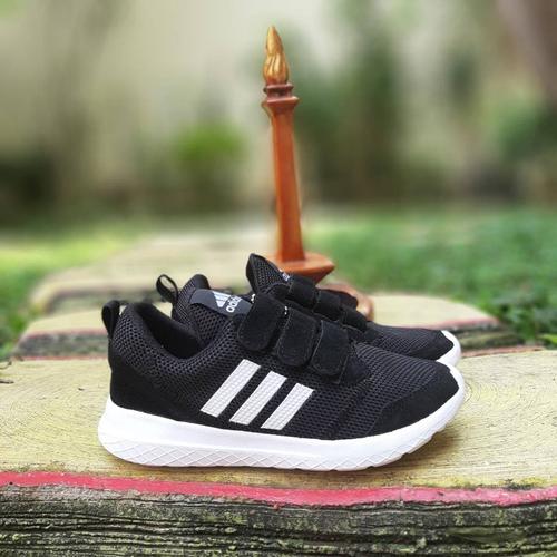 anak perekat sneakers adidas kids 